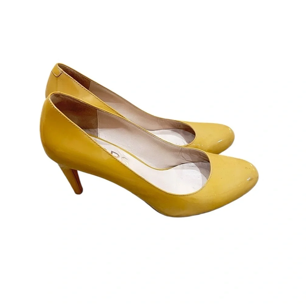 Kors Michael Kors neutral tan slip on round toe pump Heels size 8.5
